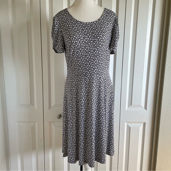 Lark & Ro Dresses & Skirts - Lark & Ro Floral Liquid Knit Dress Women’s 12 Navy White Slinky Fit & Flare EUC